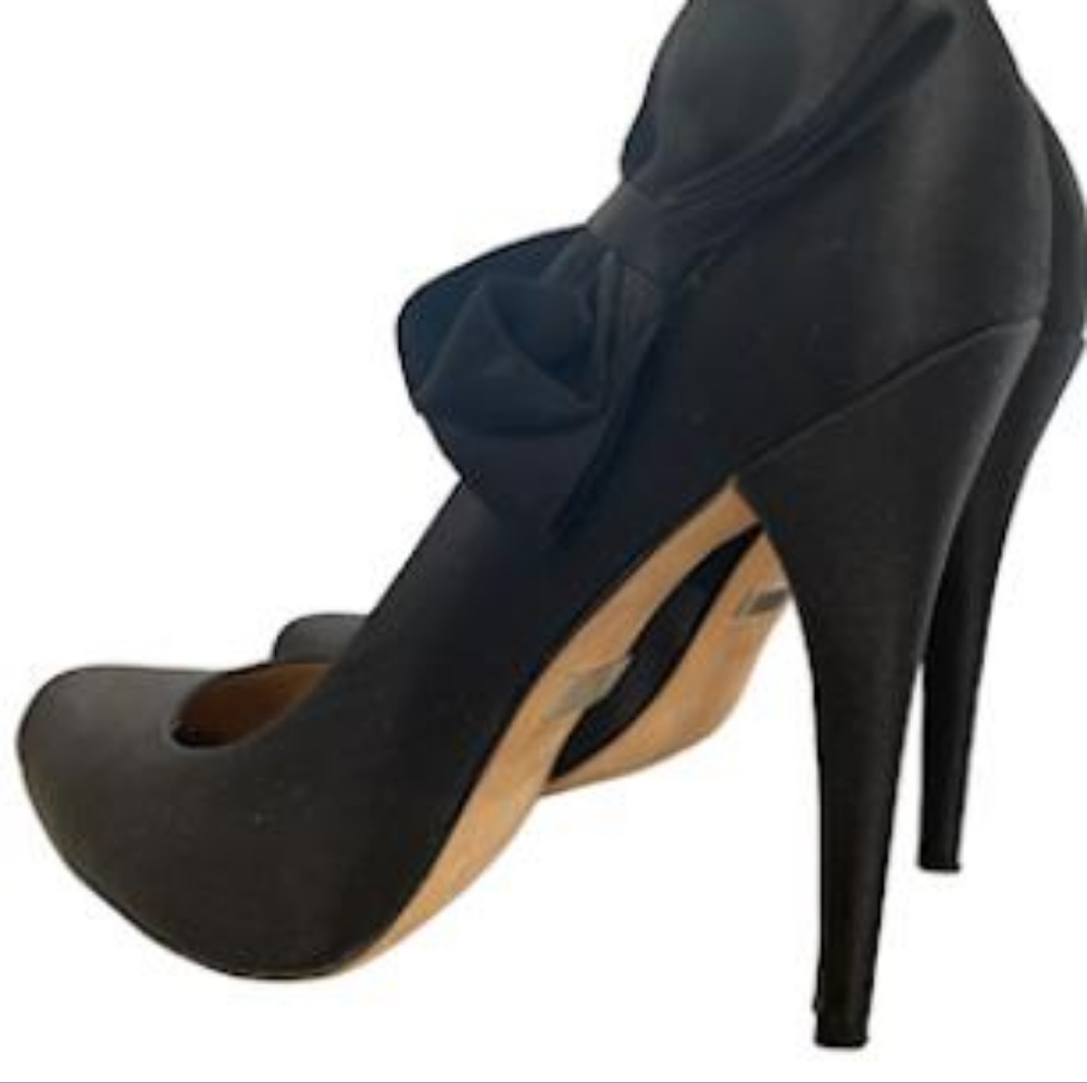 Badgley Mischka black pumps